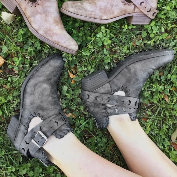 Boutique Shoes - Black Brisbane Cut Out Festival Boho Ankle Bootie